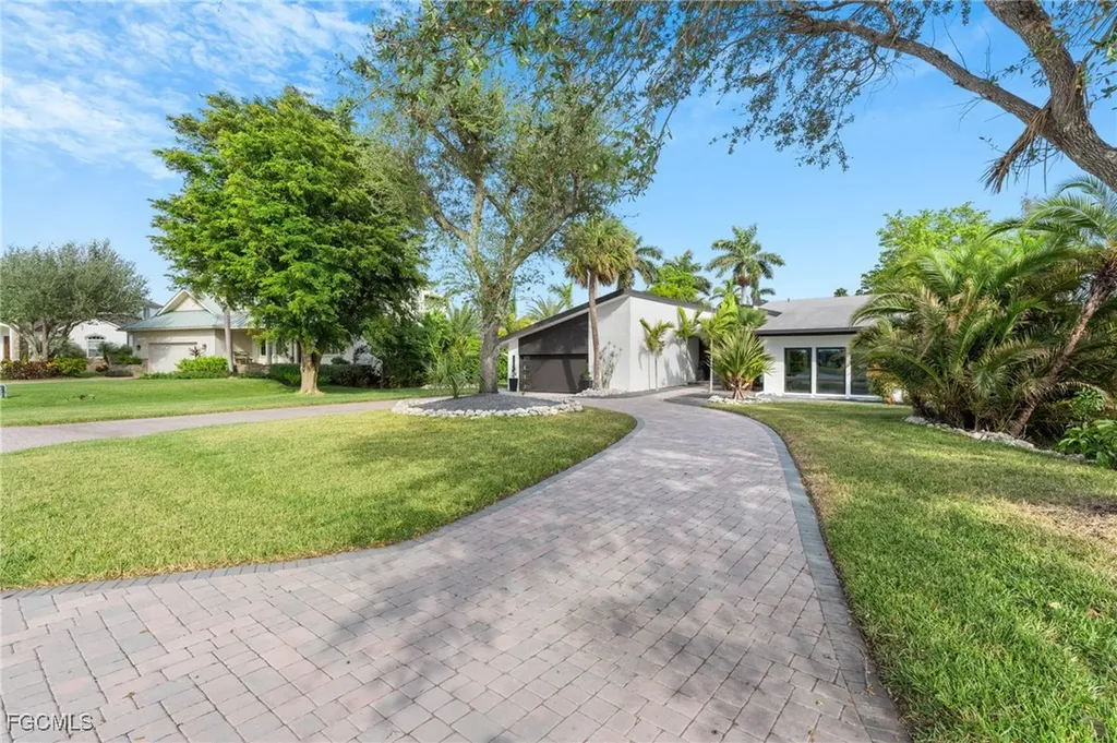 15600 Light Blue Circle Fort Myers FL 33908