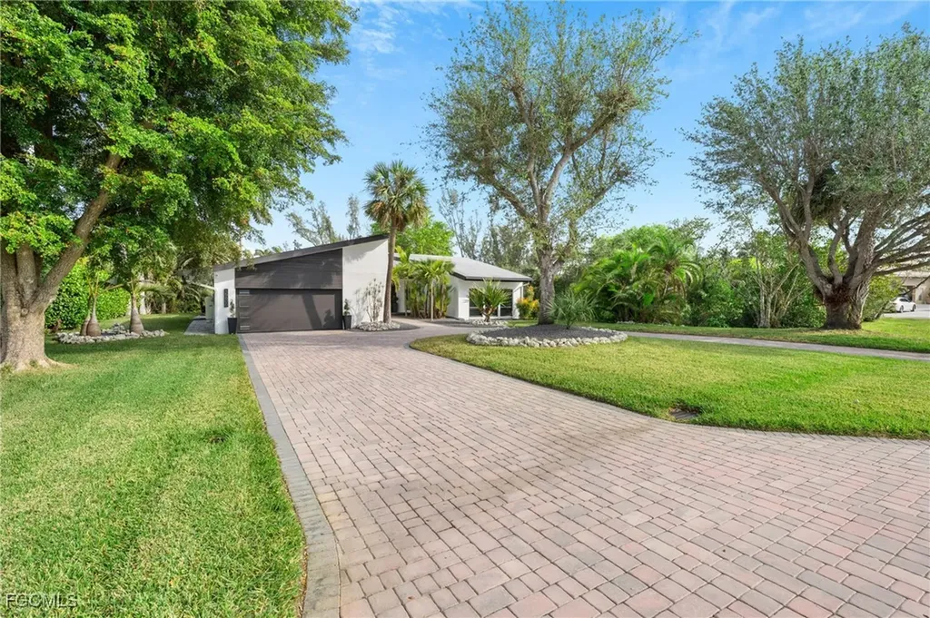 15600 Light Blue Circle Fort Myers FL 33908