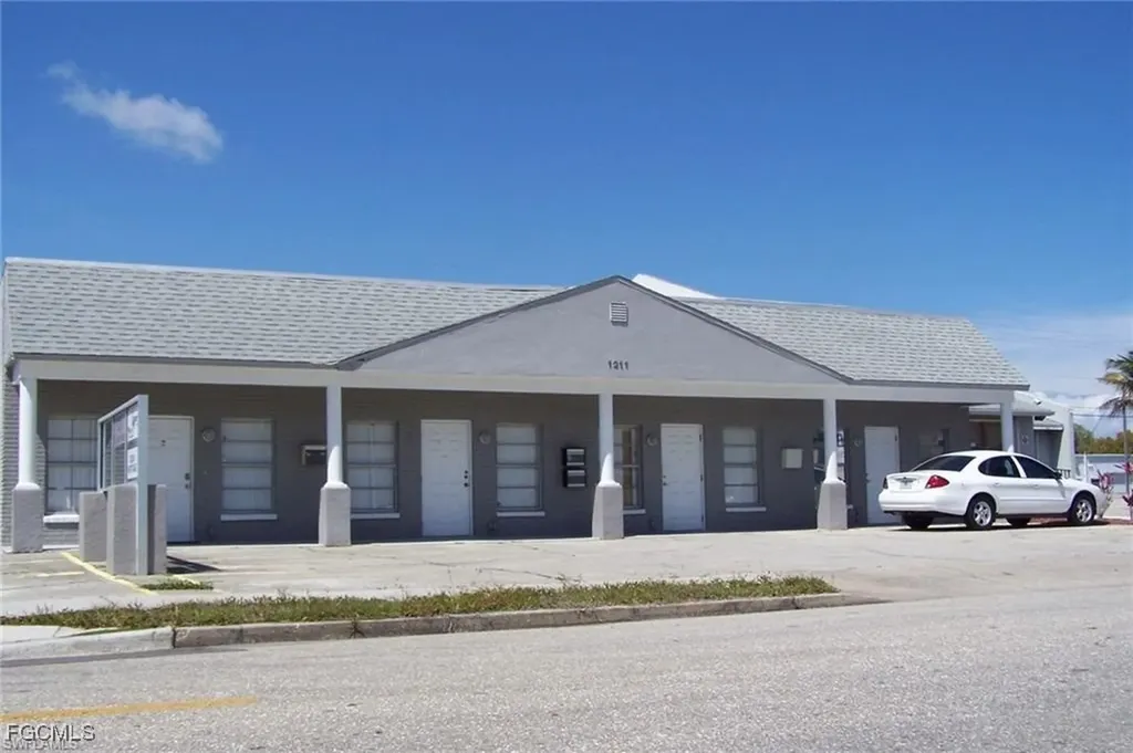 1211 Miramar Street Cape Coral FL 33904