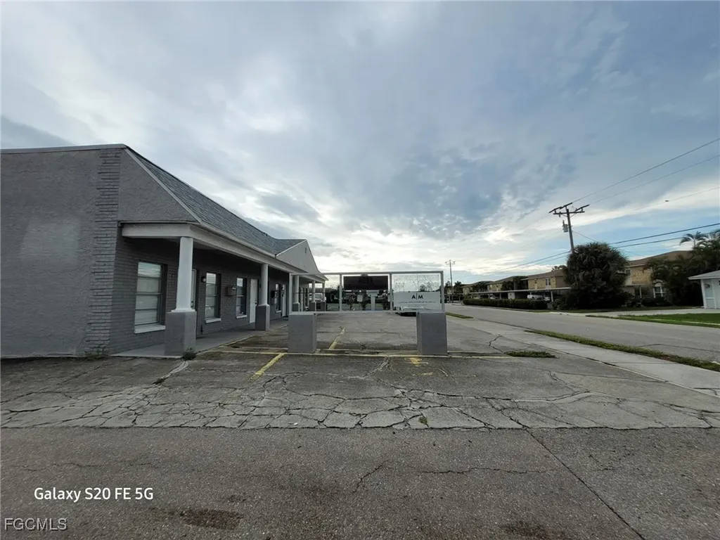 1211 Miramar Street Cape Coral FL 33904