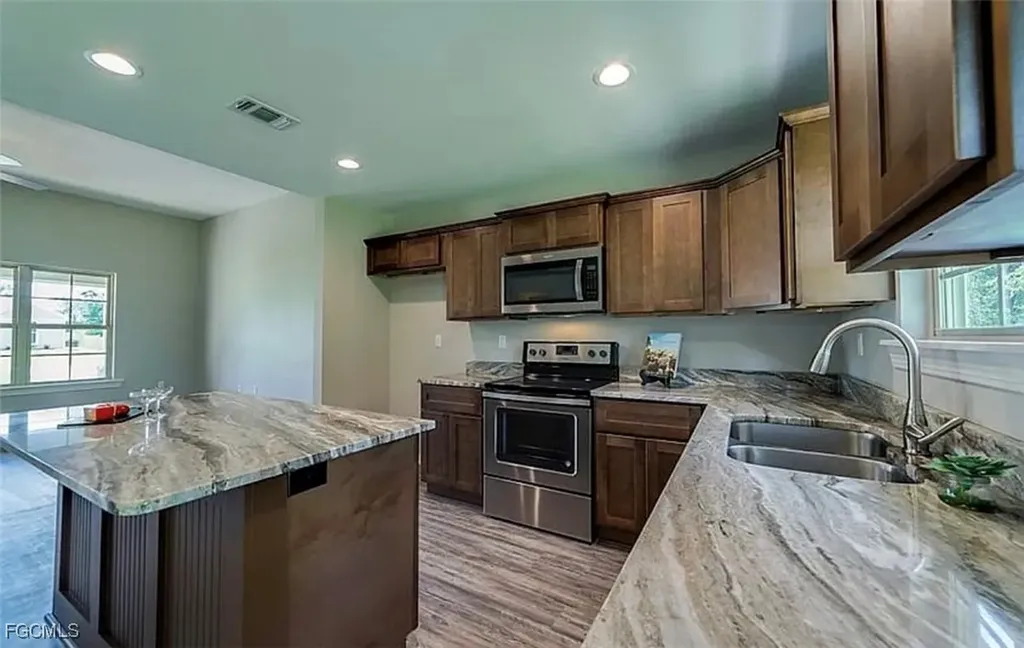 6123 Hendley Court Fort Myers FL 33905