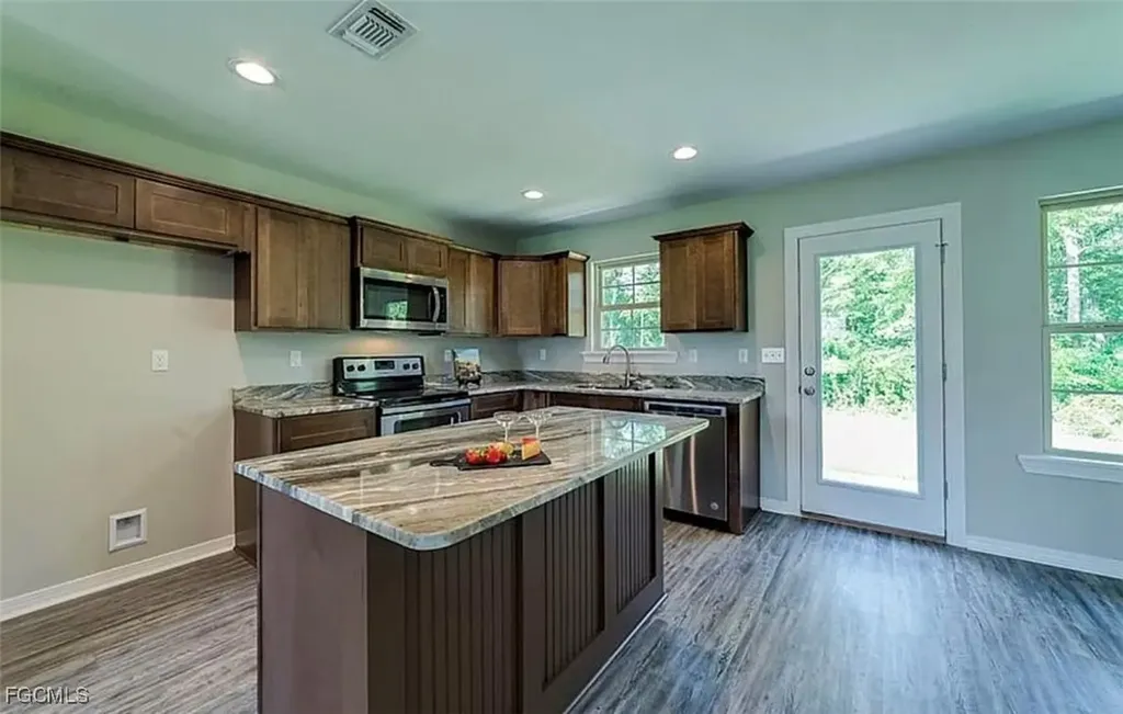 6123 Hendley Court Fort Myers FL 33905