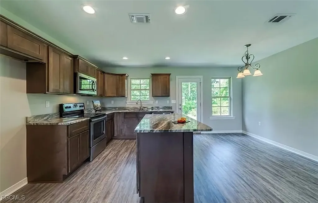 6123 Hendley Court Fort Myers FL 33905