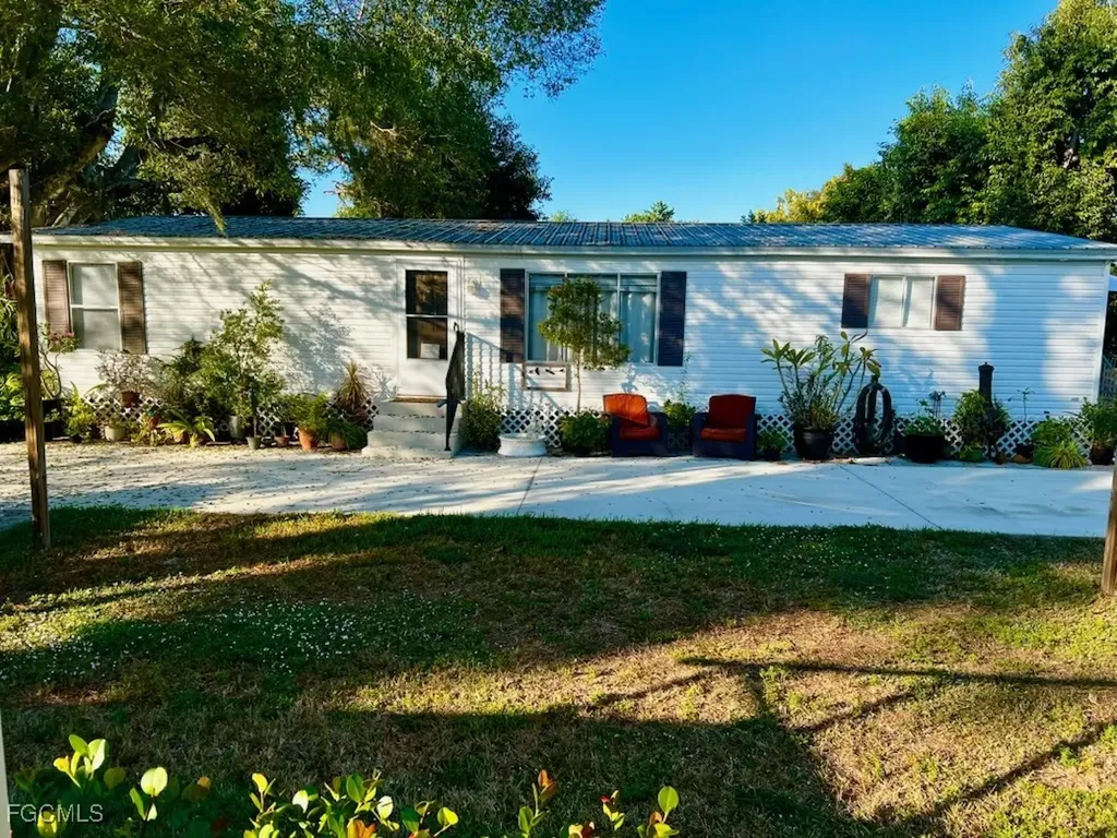 7623/7621 Breeze Drive North Fort Myers FL 33917