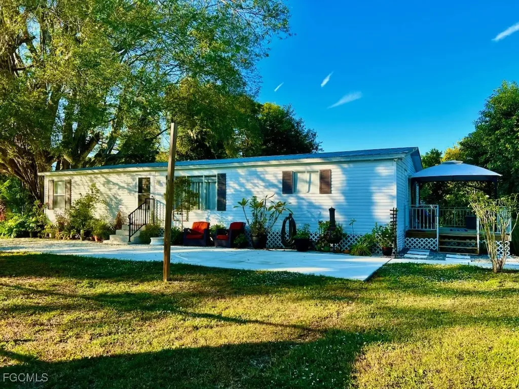 7623/7621 Breeze Drive North Fort Myers FL 33917