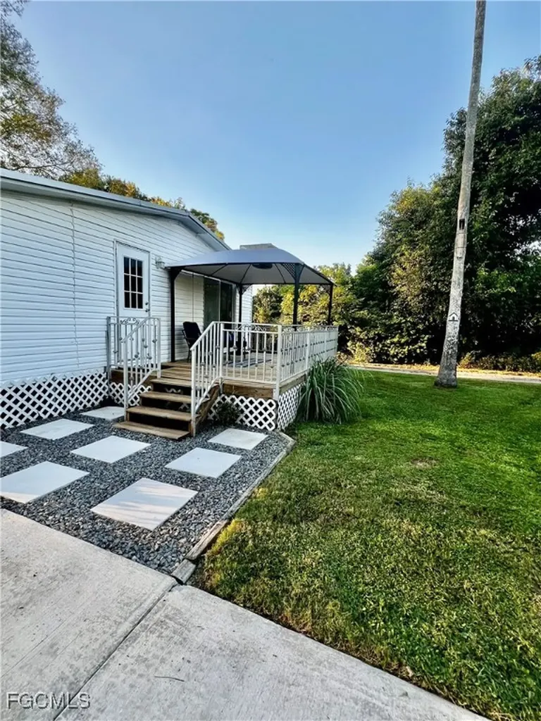 7623/7621 Breeze Drive North Fort Myers FL 33917