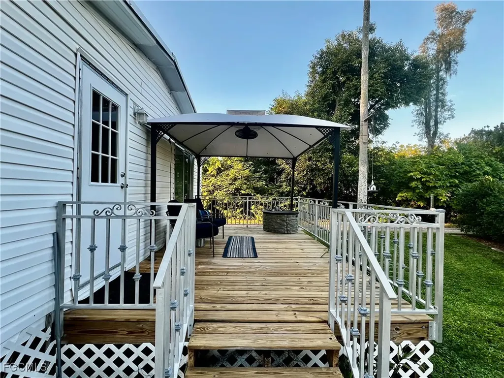 7623/7621 Breeze Drive North Fort Myers FL 33917