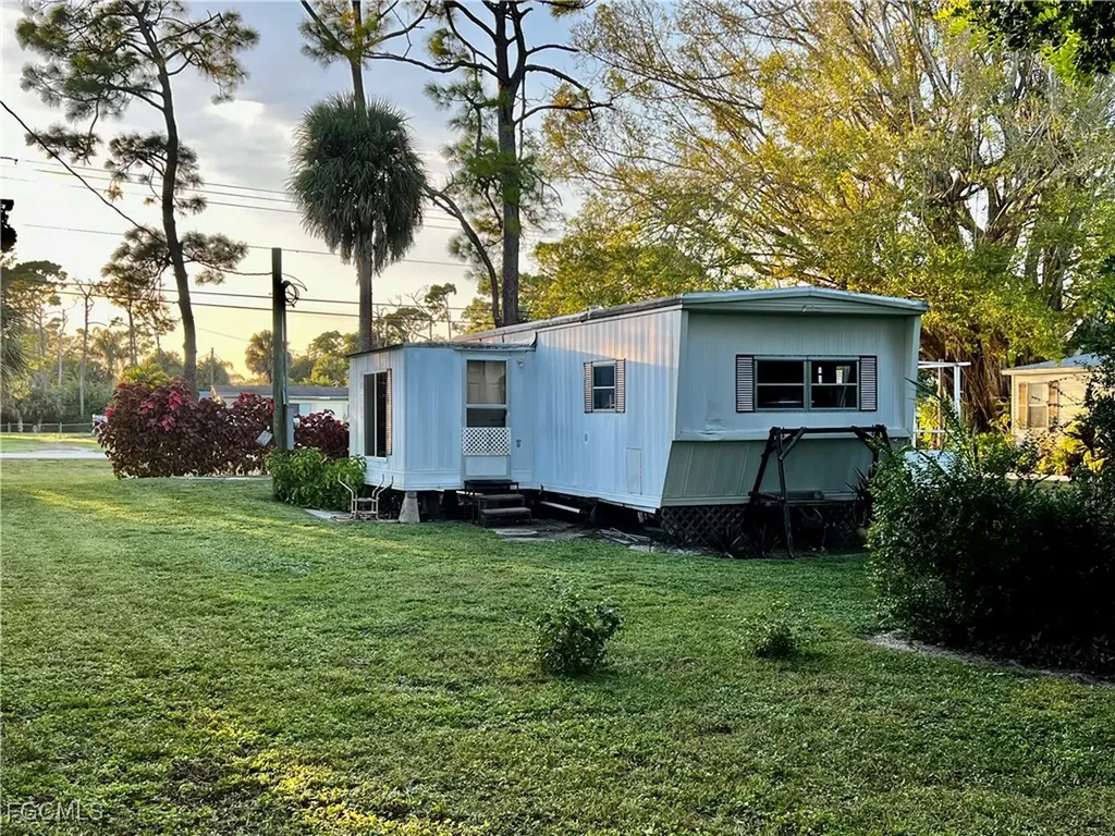 7623/7621 Breeze Drive North Fort Myers FL 33917