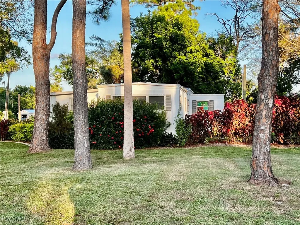 7623/7621 Breeze Drive North Fort Myers FL 33917