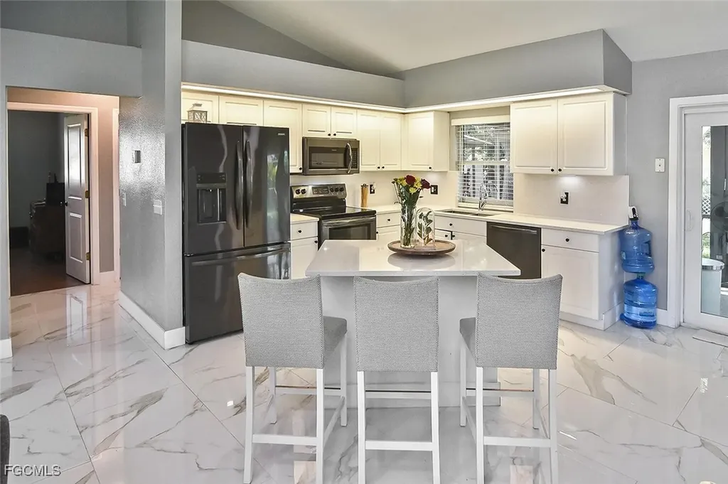 1713 NE 4th Avenue Cape Coral FL 33909