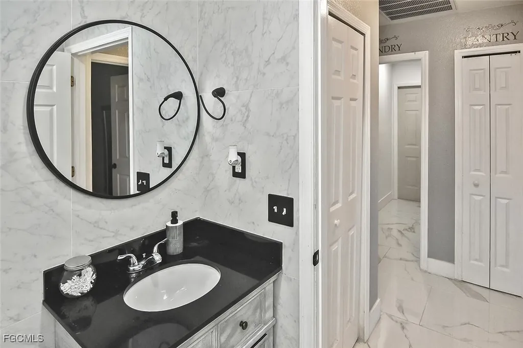 1713 NE 4th Avenue Cape Coral FL 33909