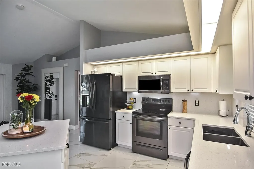 1713 NE 4th Avenue Cape Coral FL 33909