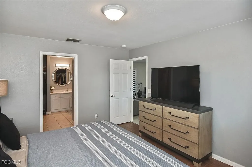 1713 NE 4th Avenue Cape Coral FL 33909