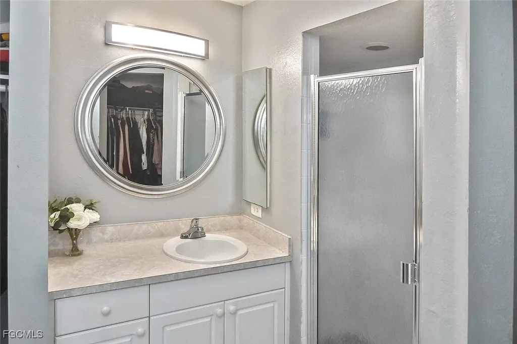 1713 NE 4th Avenue Cape Coral FL 33909