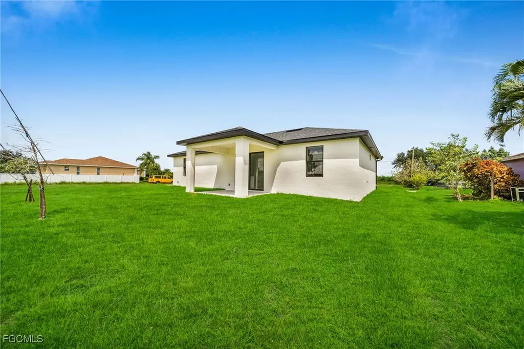 1120 NE 19th Terrace Cape Coral FL 33909