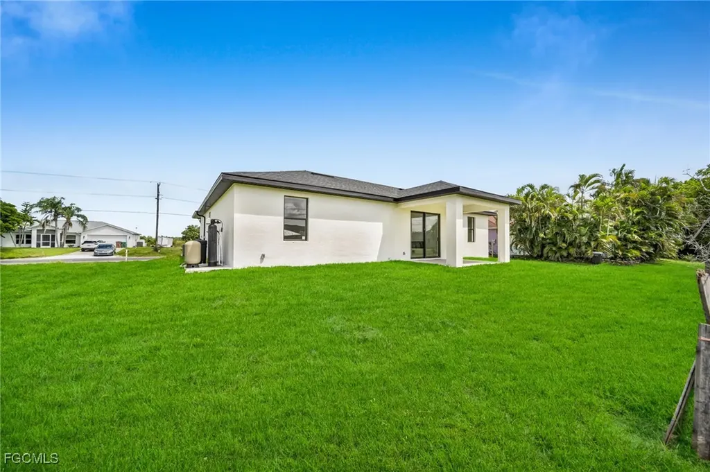 1120 NE 19th Terrace Cape Coral FL 33909