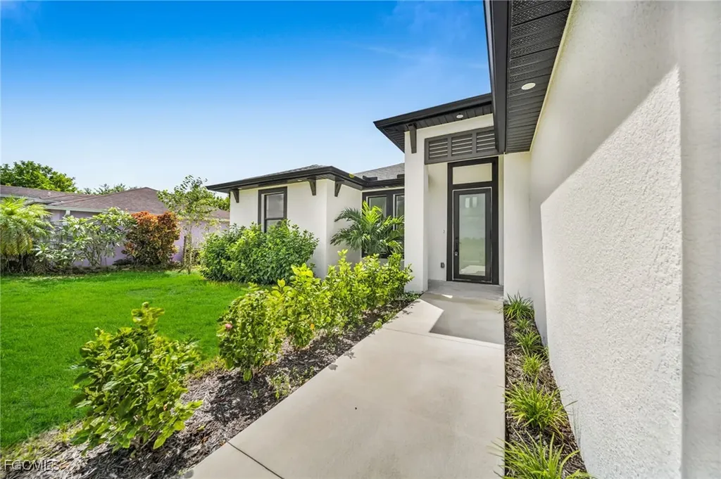 1120 NE 19th Terrace Cape Coral FL 33909