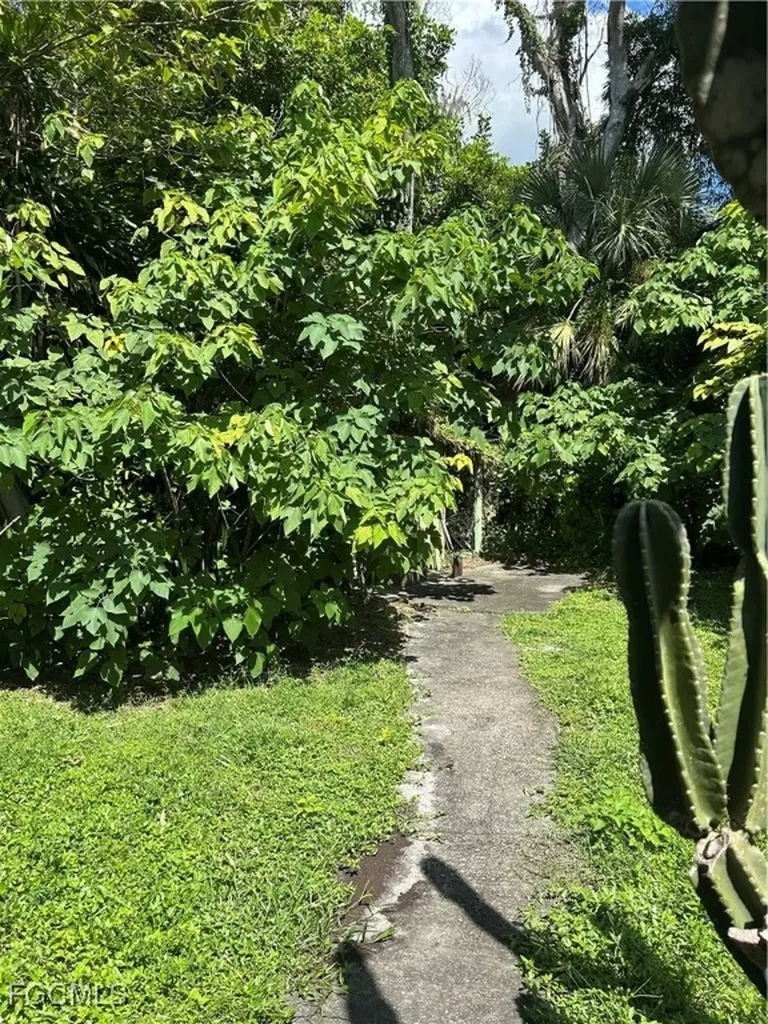 263 Kingston Drive Fort Myers FL 33905