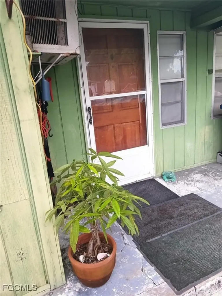 263 Kingston Drive Fort Myers FL 33905