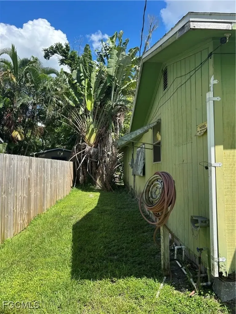 263 Kingston Drive Fort Myers FL 33905