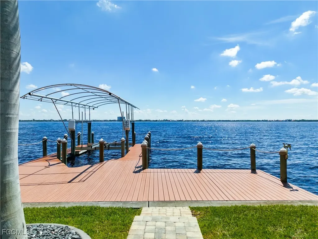 5257 Nautilus Drive Cape Coral FL 33904
