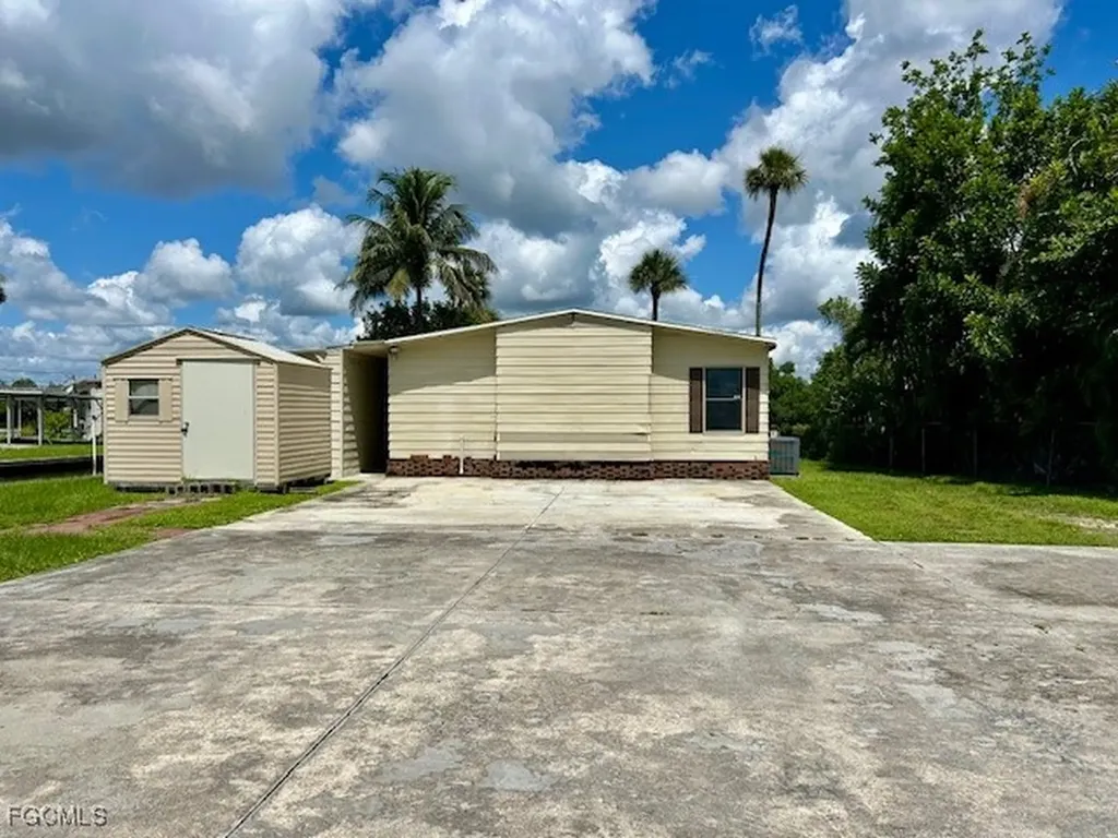 5558 Palm Beach Boulevard Fort Myers FL 33905