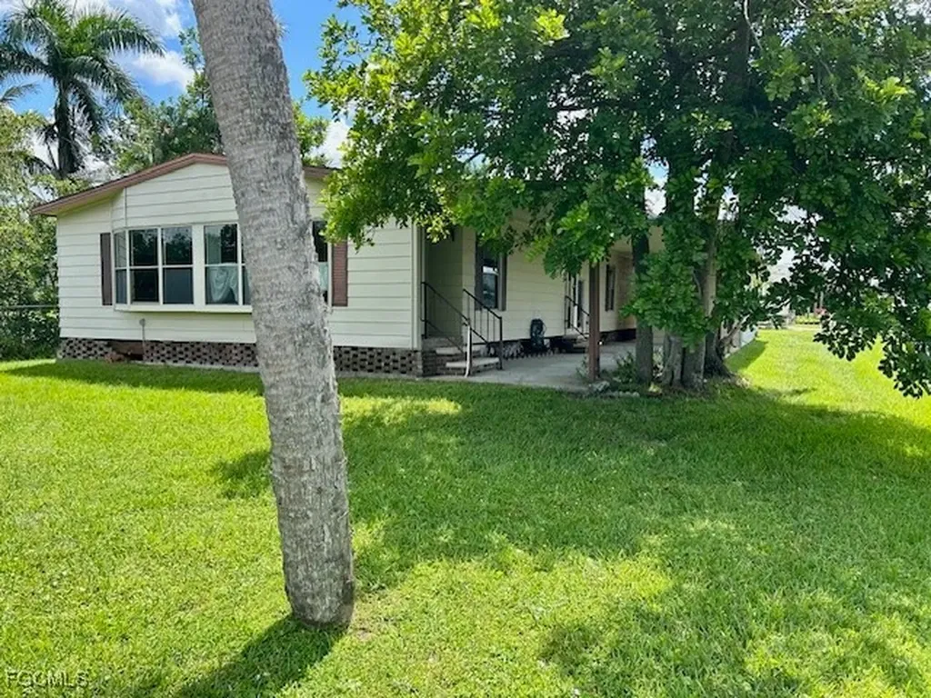 5558 Palm Beach Boulevard Fort Myers FL 33905