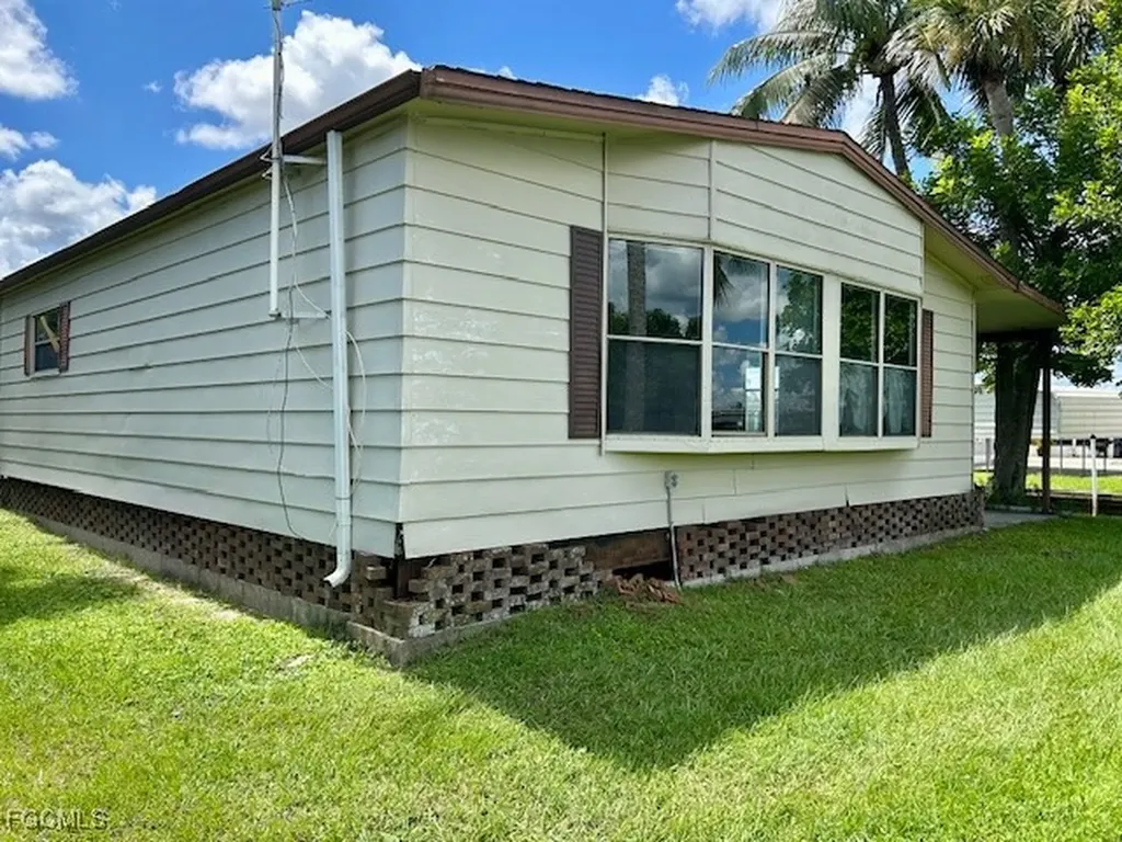 5558 Palm Beach Boulevard Fort Myers FL 33905