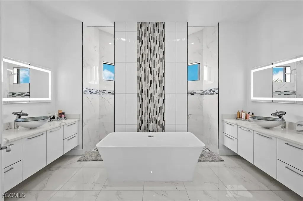 140 SE 16th Street Cape Coral FL 33990