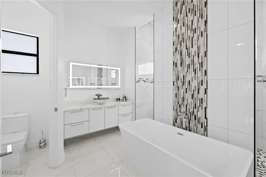 140 SE 16th Street Cape Coral FL 33990