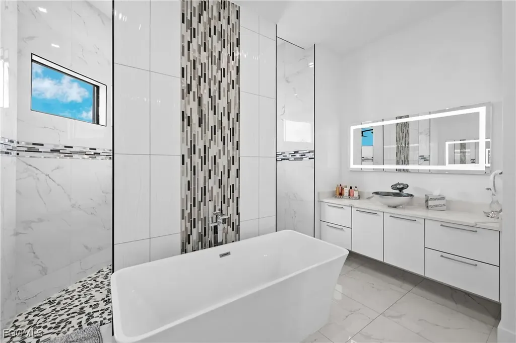 140 SE 16th Street Cape Coral FL 33990