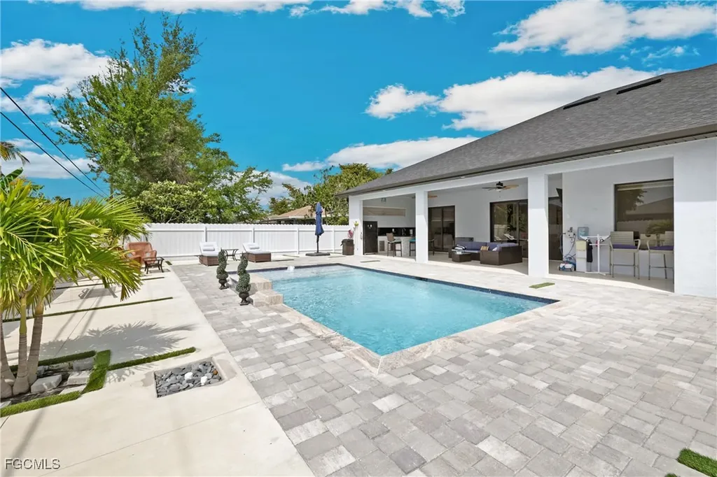 140 SE 16th Street Cape Coral FL 33990