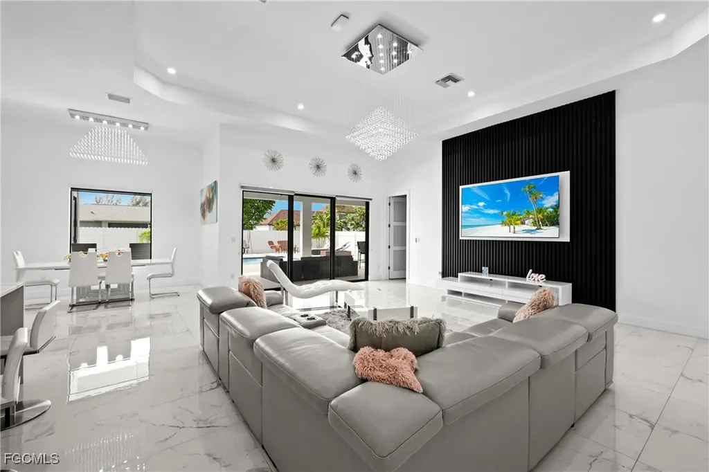 140 SE 16th Street Cape Coral FL 33990