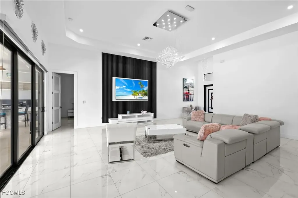 140 SE 16th Street Cape Coral FL 33990