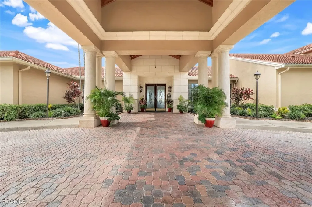 6635 Huntington Lakes Circle Naples FL 34119