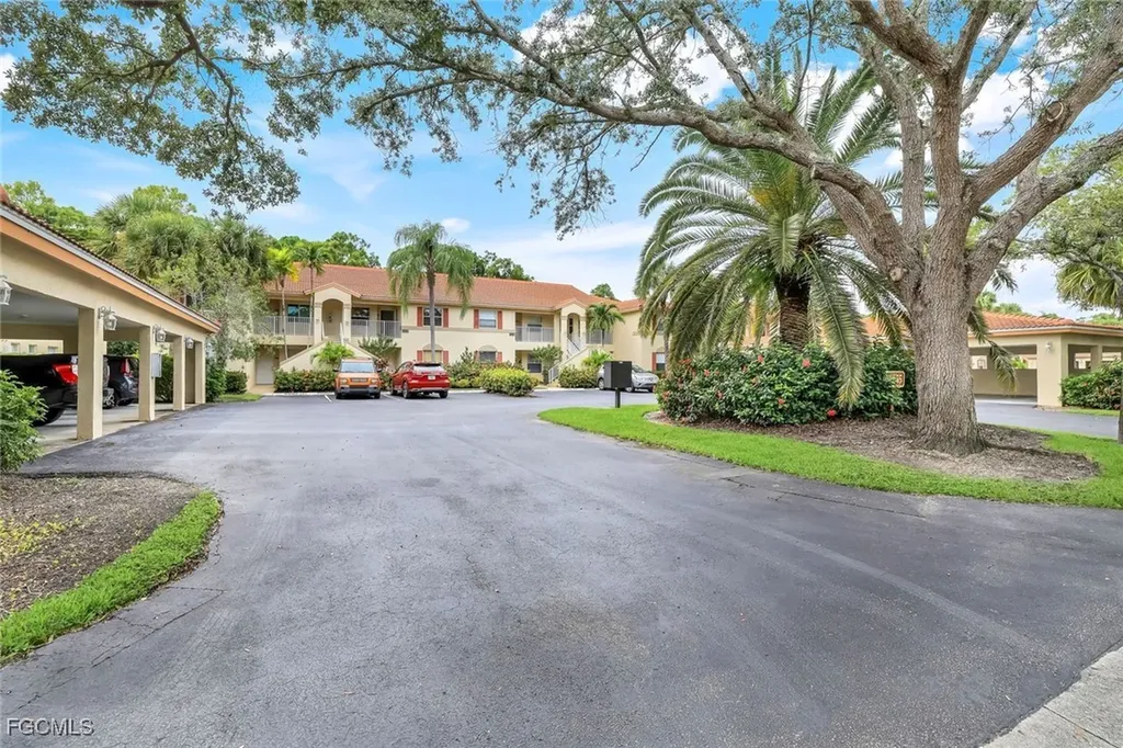 6635 Huntington Lakes Circle Naples FL 34119