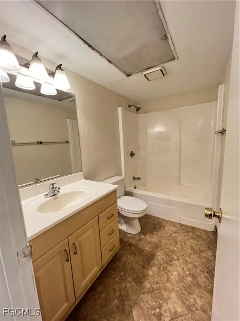 1825 Oak Lane Fort Myers FL 33901
