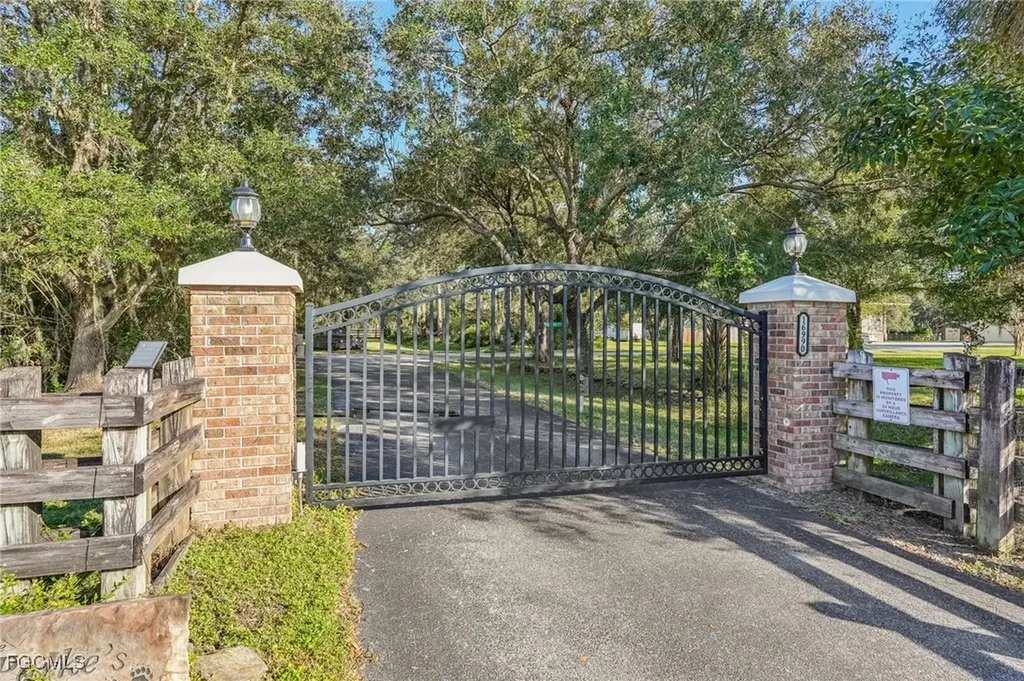 16990 River Boat Bend Alva FL 33920