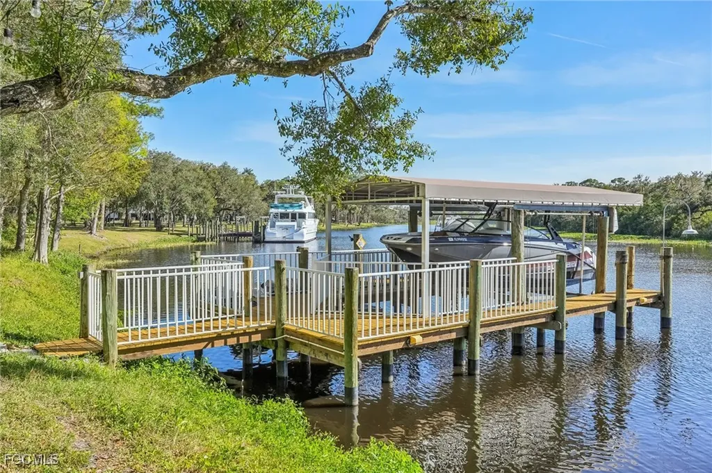 16990 River Boat Bend Alva FL 33920