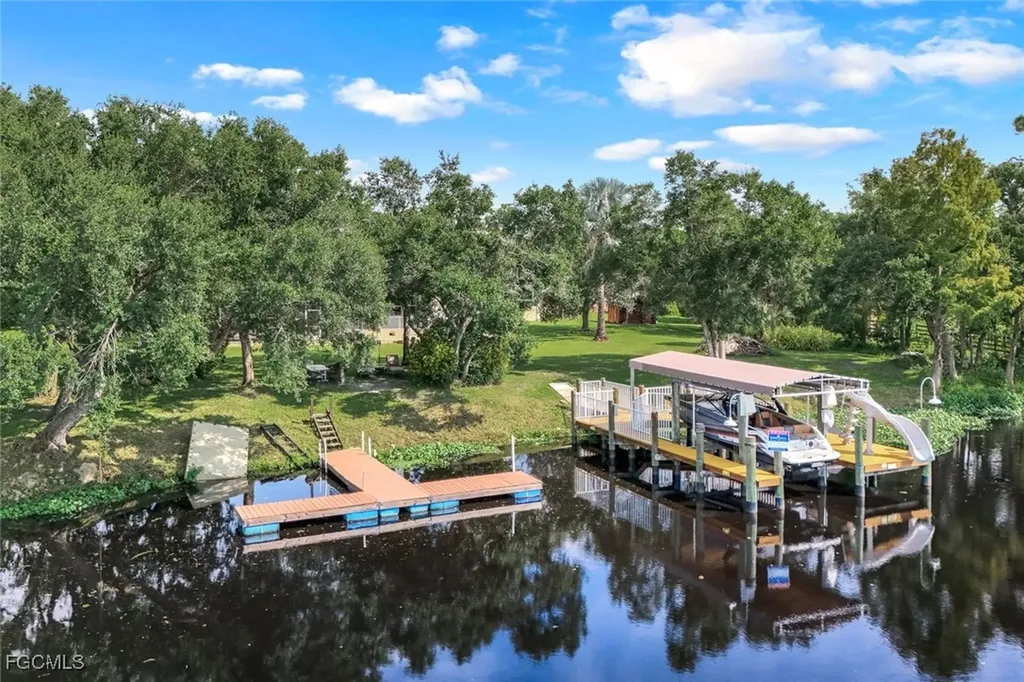 16990 River Boat Bend Alva FL 33920