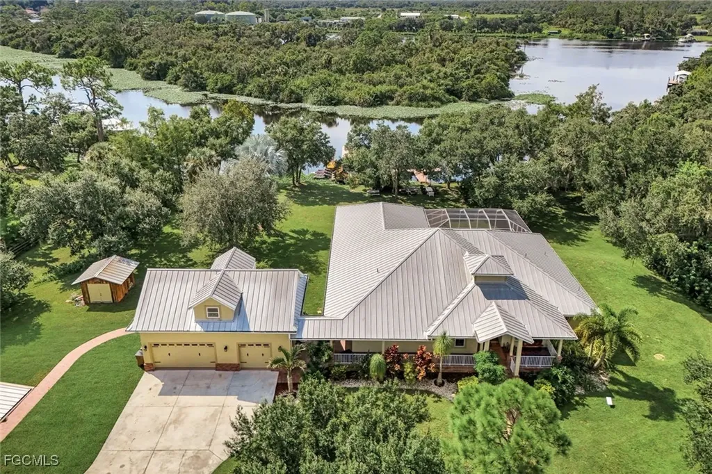 16990 River Boat Bend Alva FL 33920