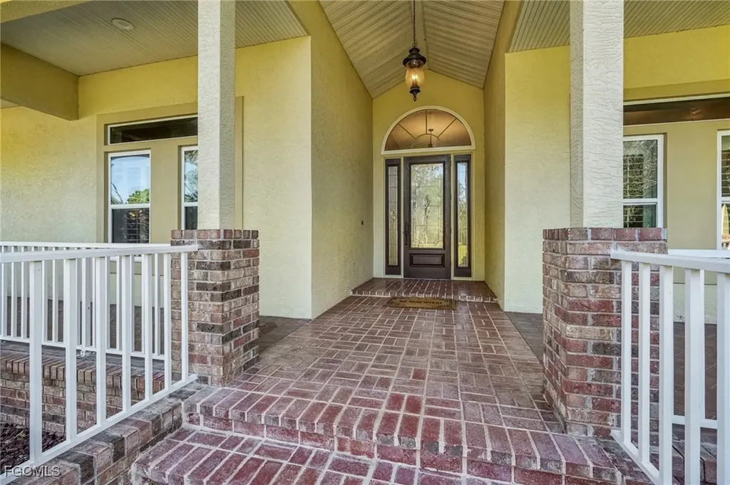 16990 River Boat Bend Alva FL 33920