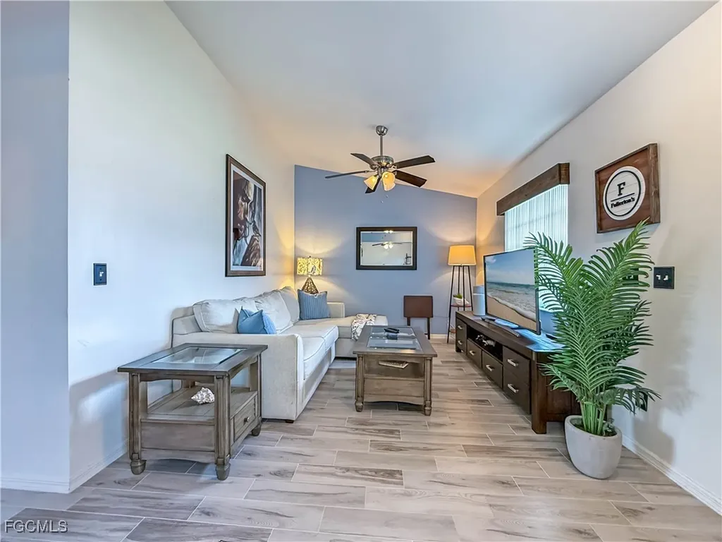 15 Crestwood Circle S Lehigh Acres FL 33936