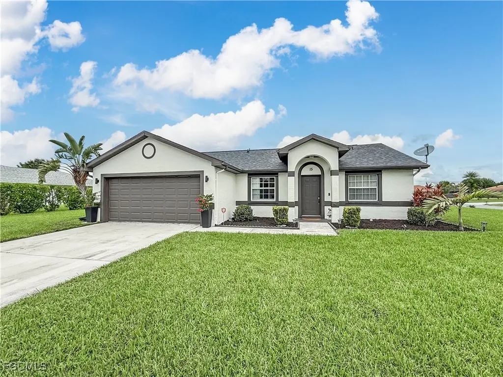 15 Crestwood Circle S Lehigh Acres FL 33936