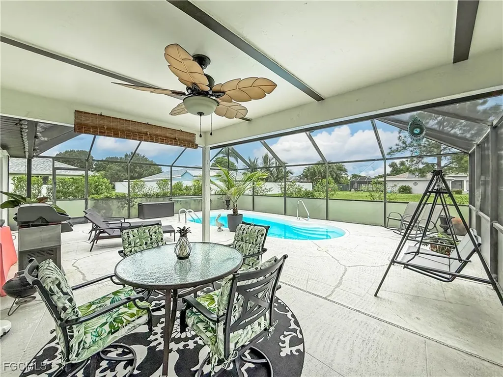 15 Crestwood Circle S Lehigh Acres FL 33936