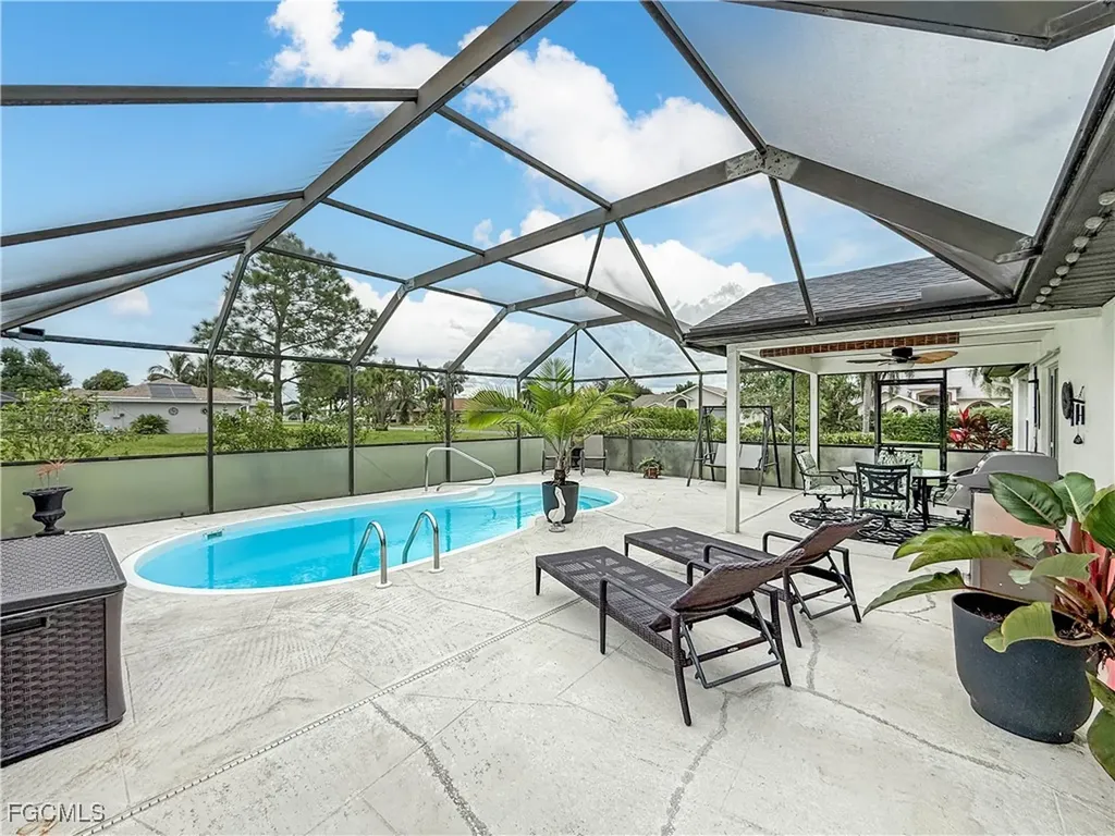 15 Crestwood Circle S Lehigh Acres FL 33936
