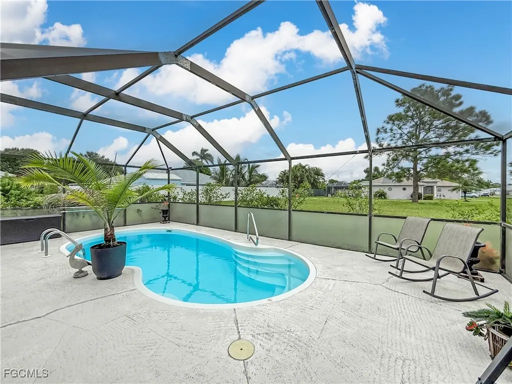 15 Crestwood Circle S Lehigh Acres FL 33936