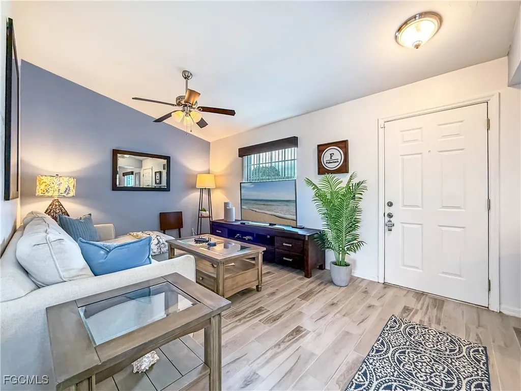 15 Crestwood Circle S Lehigh Acres FL 33936