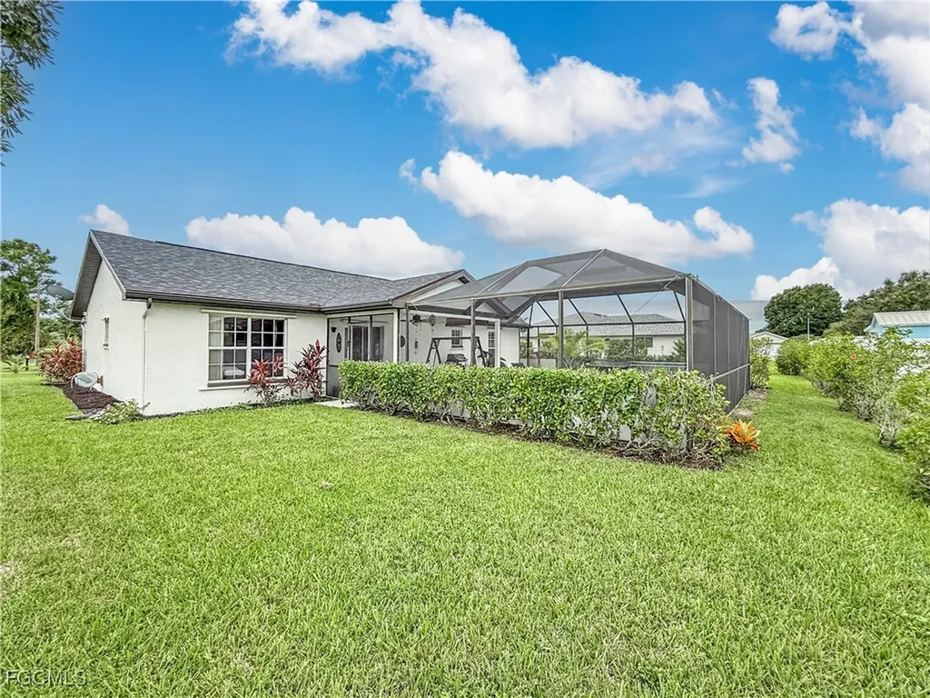 15 Crestwood Circle S Lehigh Acres FL 33936