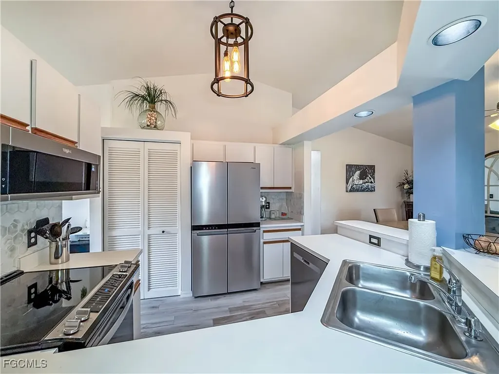 15 Crestwood Circle S Lehigh Acres FL 33936